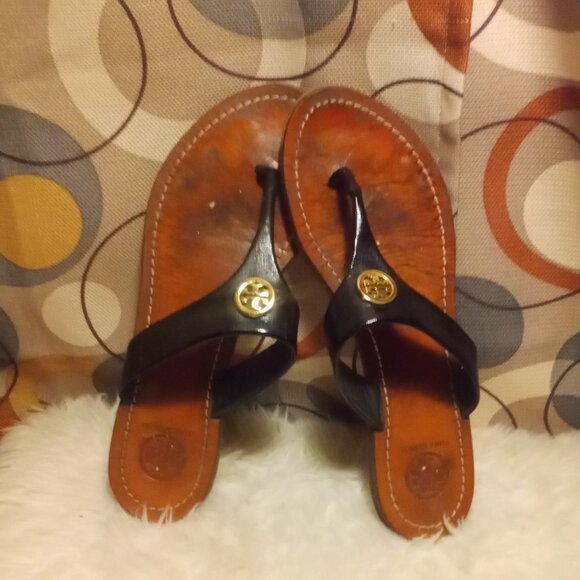 TORY BURCH CAMERON THONG BLACK PATENT LEATHER SANDALS - Picture 4 of 7